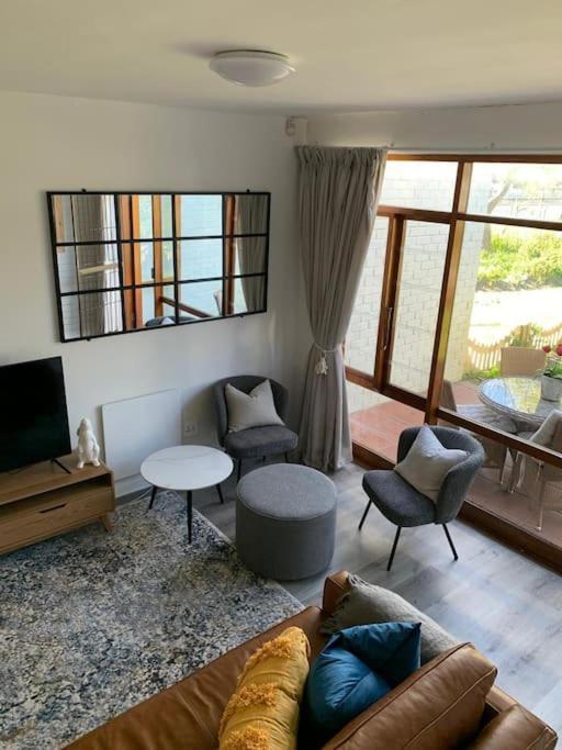 Apartment Your Own Space In The Leafy Cape